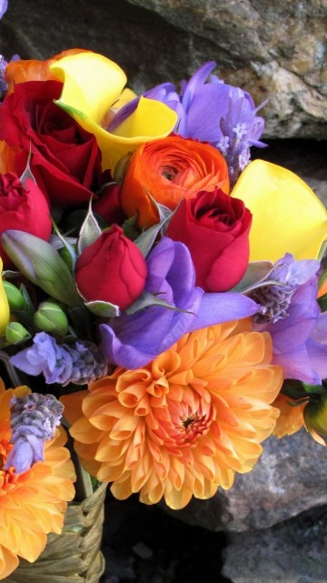 Image yellow pink and red flower bouquet