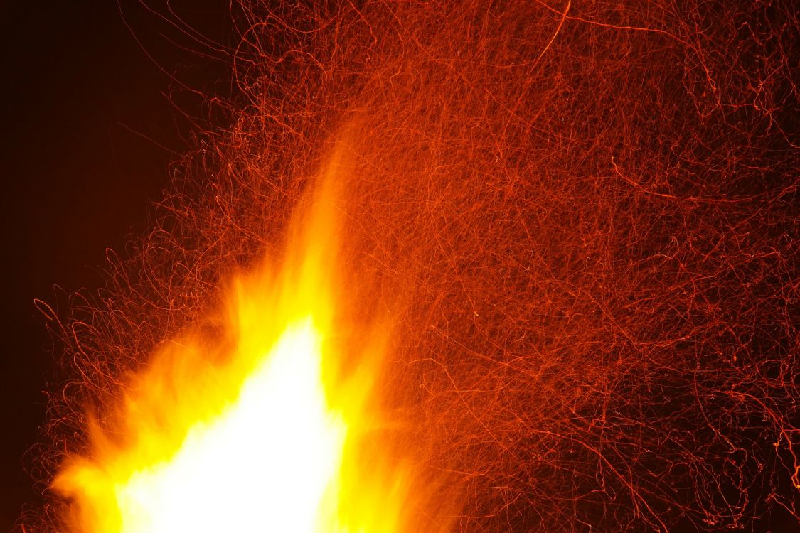 Fuego en el Suelo Durante la Noche. Wallpaper in 1920x1280 Resolution