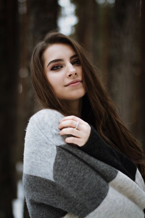 Portrait, Lippe, Oberbekleidung, Ärmel, Holz. Wallpaper in 3344x5016 Resolution