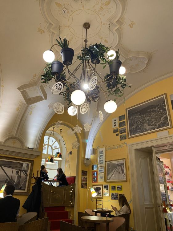 Plafond, Lustre, L'abat-jour, Maison, Luminaire. Wallpaper in 1536x2048 Resolution