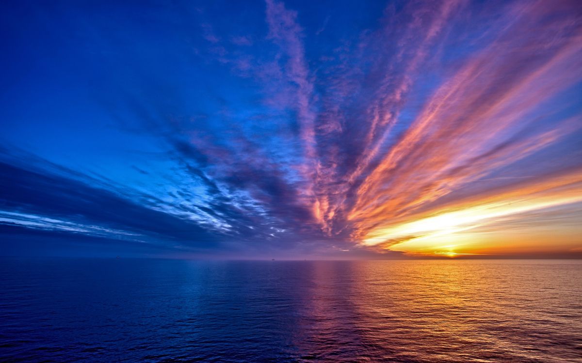 Cielo Azul y Nubes Blancas Sobre el Mar. Wallpaper in 2560x1600 Resolution