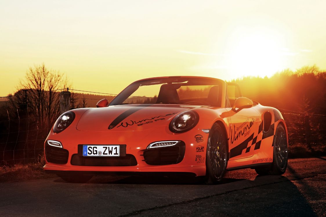 Roter Porsche 911 Tagsüber Unterwegs. Wallpaper in 4096x2731 Resolution