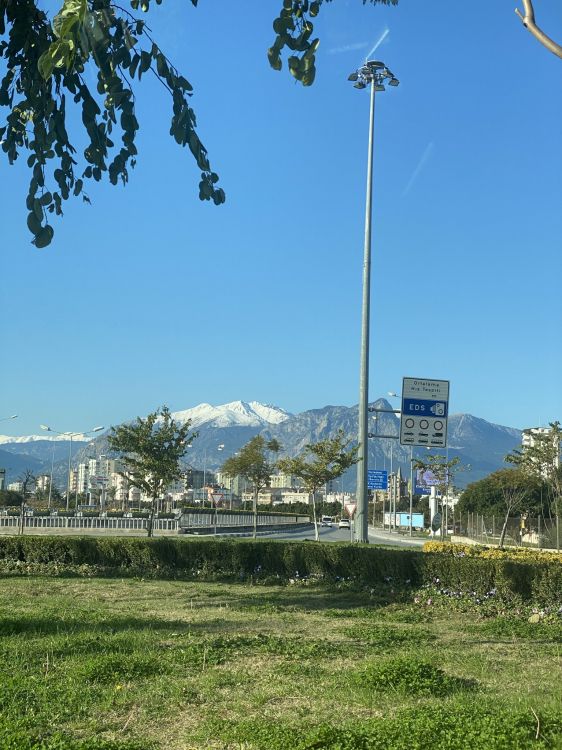 la Luz de Calle, Luminaria, Montaña, Naturaleza, Entorno Natural. Wallpaper in 1536x2048 Resolution