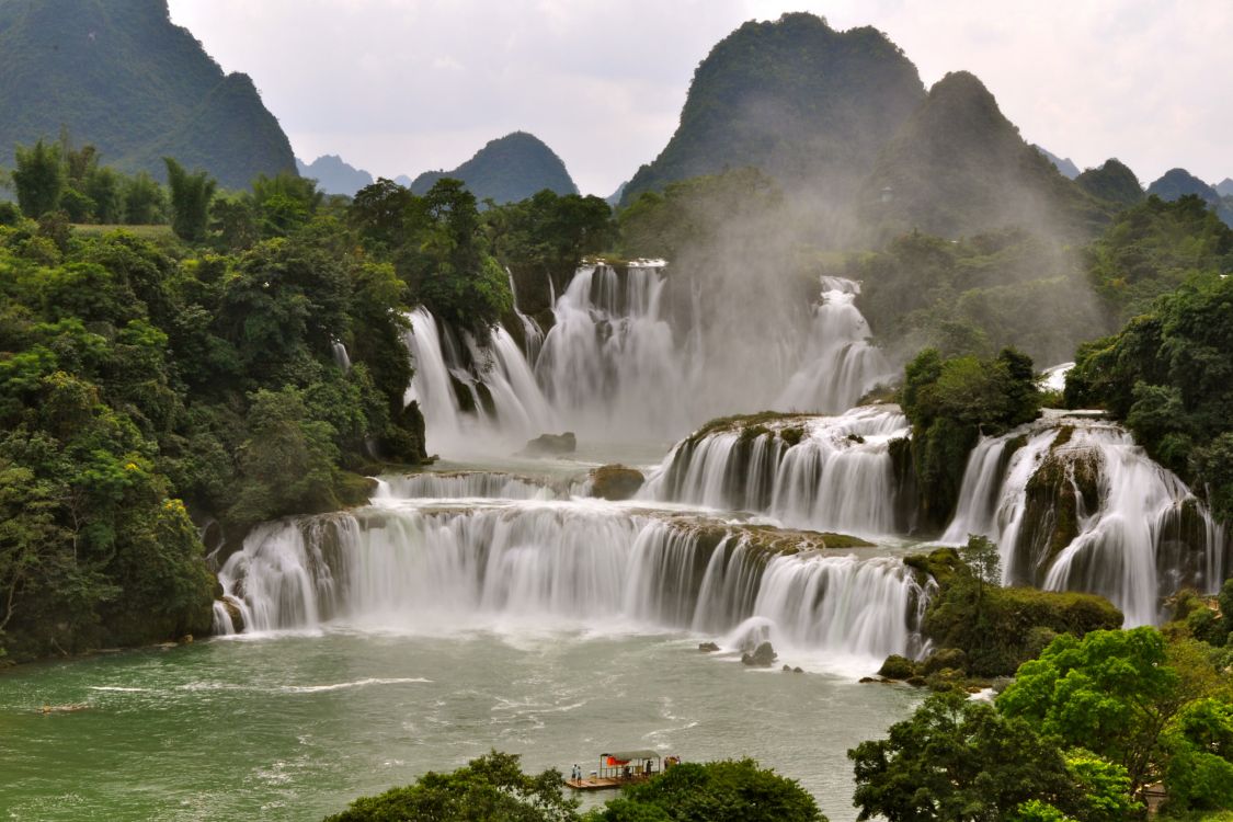 Waterfalls Near Green Trees During Daytime. Wallpaper in 3204x2136 Resolution