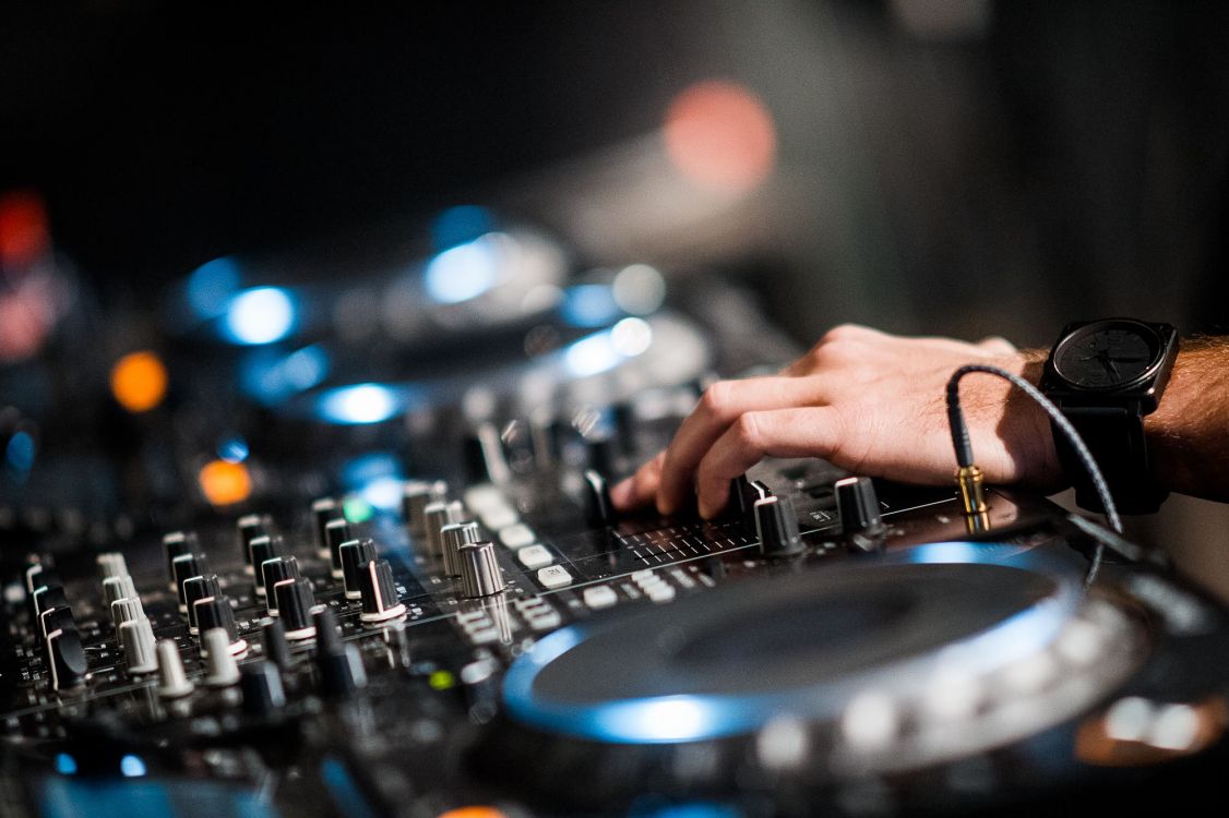 Mezclador de DJ, Turntablism, Disc Jockey, Electrónica, Deejay. Wallpaper in 2000x1331 Resolution