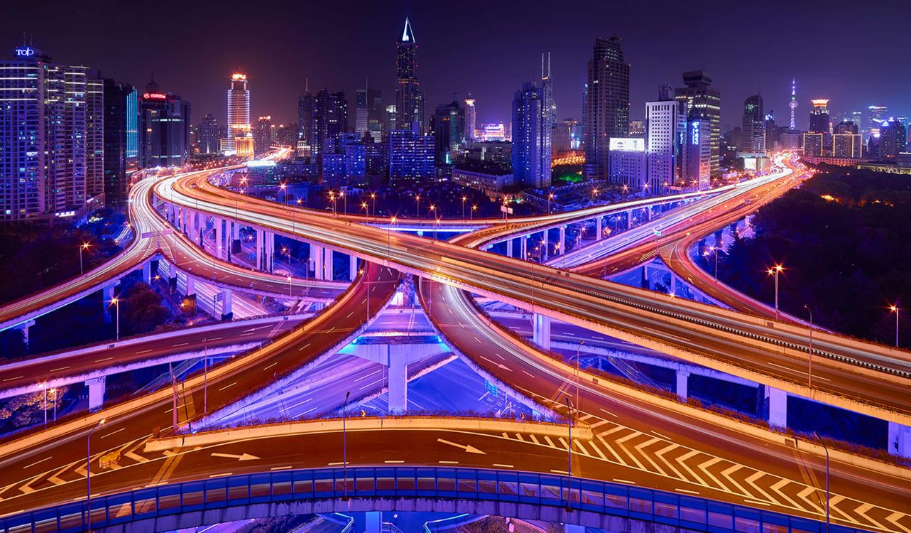 Photographie en Accéléré Des Lumières de la Ville Pendant la Nuit. Wallpaper in 2560x1496 Resolution