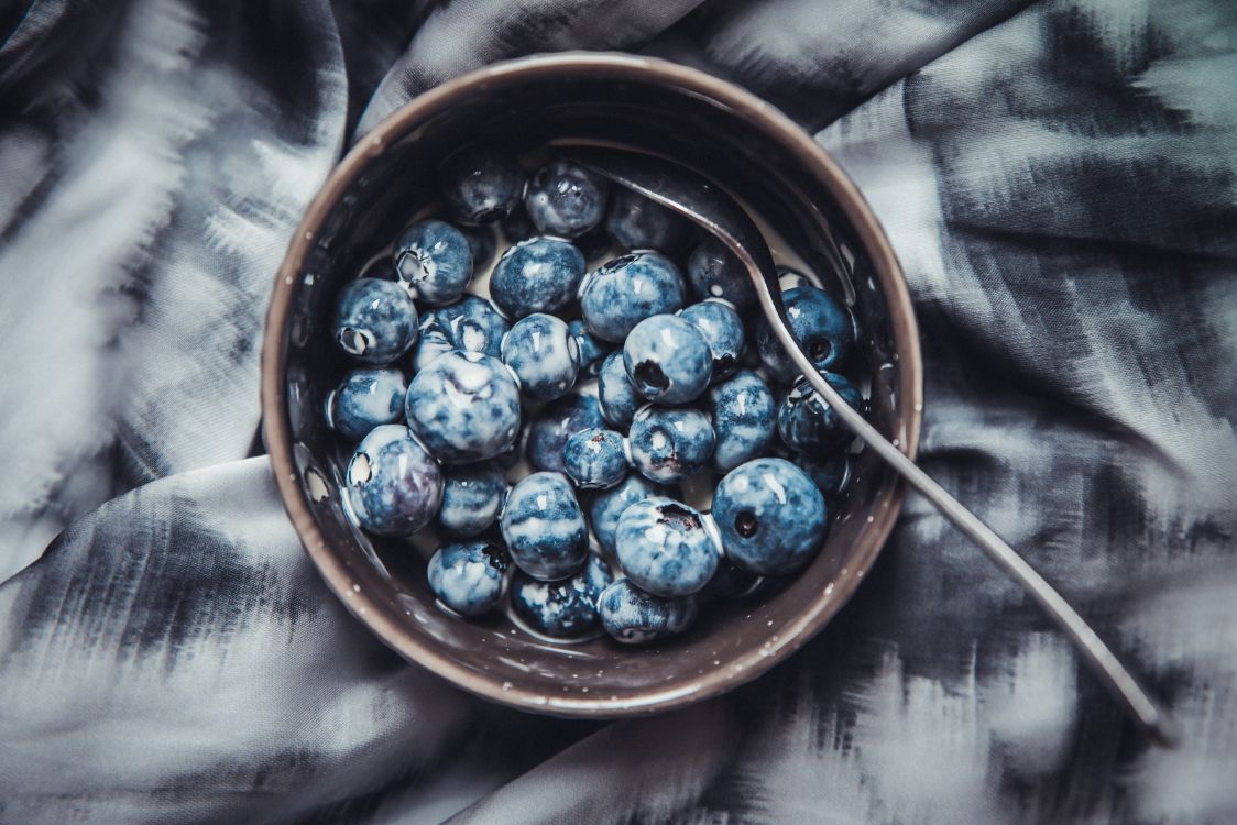 blue berries in brown ceramic bowl