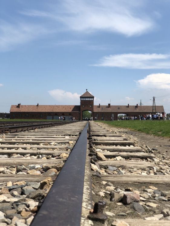 Auschwitz, Dach, Boden, Cumulus, Schutt. Wallpaper in 2861x3817 Resolution
