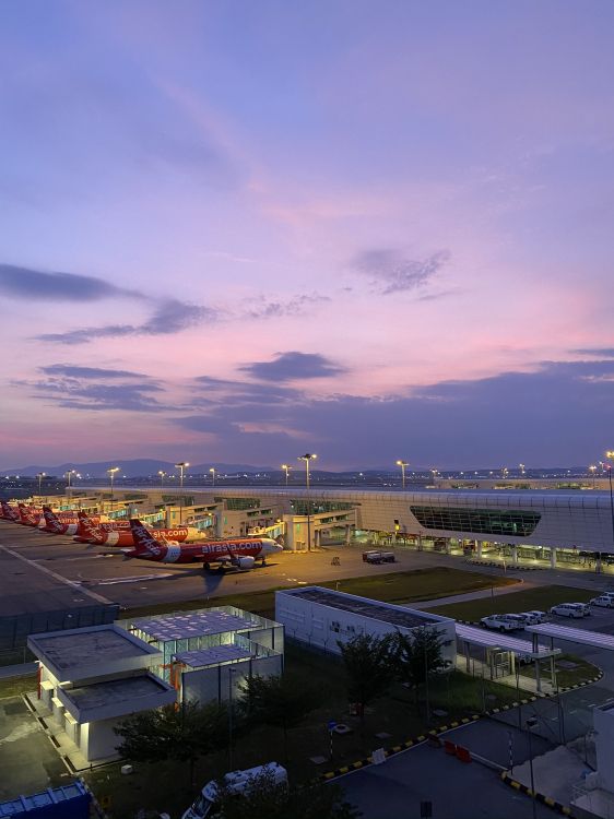 Horizont, Stadtgebiet, Abend, Städtebau, Afterglow. Wallpaper in 1536x2048 Resolution