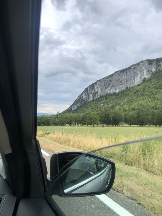 Carretera, Rey, Auto Compacto, Coche de Tamaño Medio, Espejo Automotriz. Wallpaper in 1536x2048 Resolution