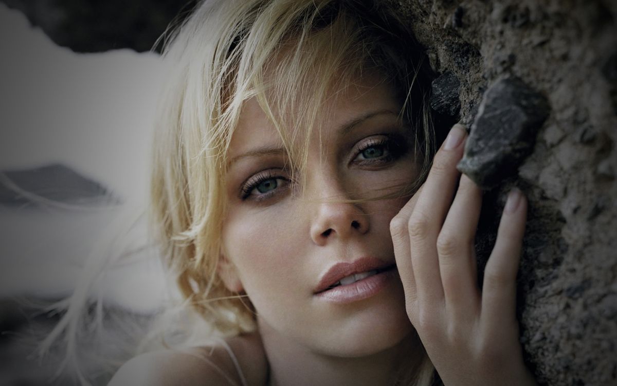Charlize Theron, la Celebridad, Cabello, Rubia, Belleza. Wallpaper in 1920x1200 Resolution