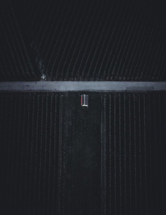 Schwarz-weiß Gestreifte Wand. Wallpaper in 1775x2296 Resolution