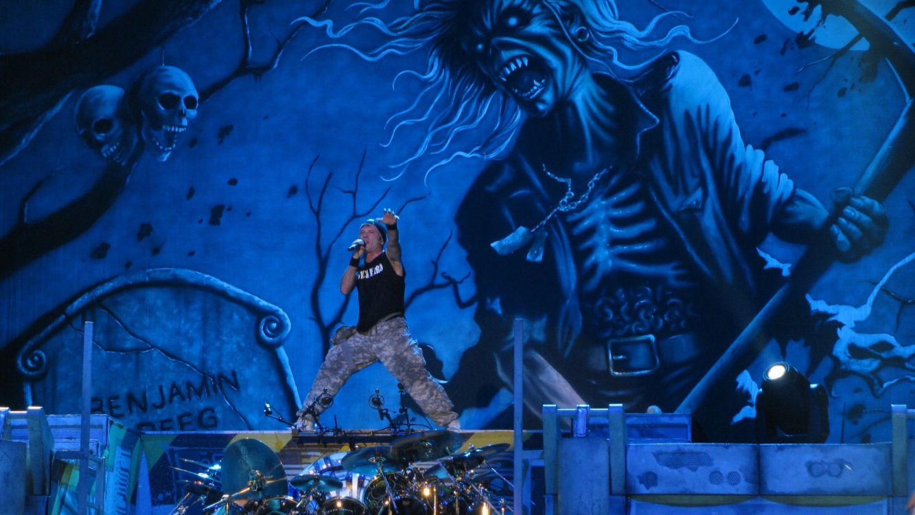 Iron Maiden, Schwermetall, Leistung, Blau, Bühne. Wallpaper in 2560x1440 Resolution