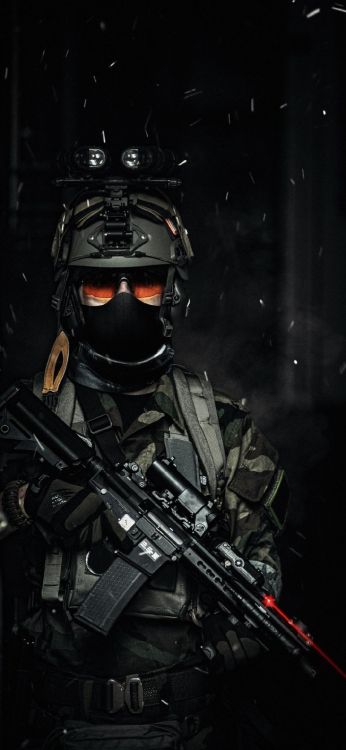 Soldat, Oberbekleidung, Militärische Tarnung, Maschinengewehr, Militär Uniform. Wallpaper in 1080x2340 Resolution