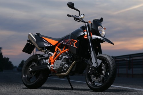 Image orange and black sports bike