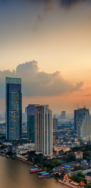 Image city skyline under cloudy sky during daytime