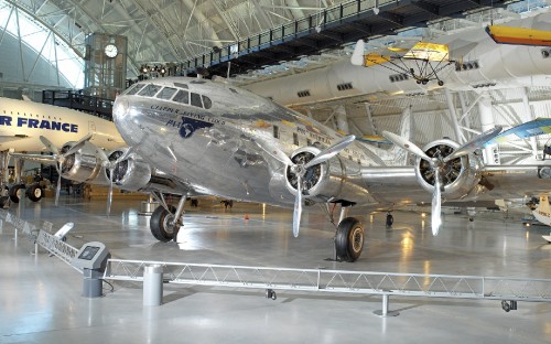 Image gray airplane in a airport