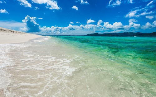 Image blue sky and white clouds over sea