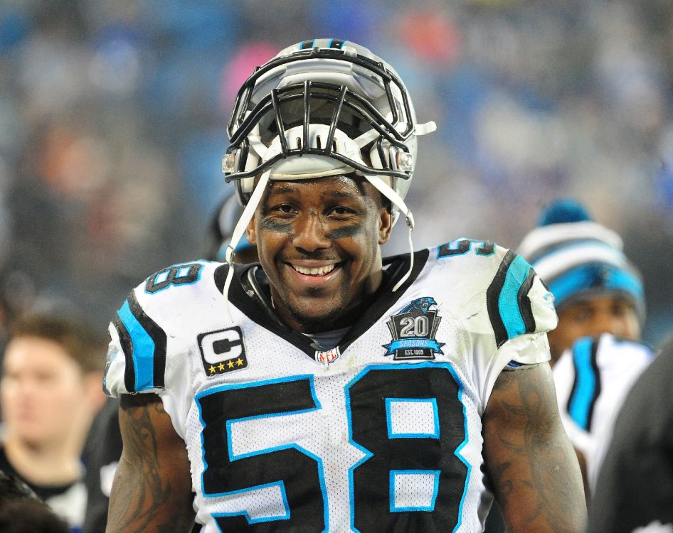 Hombre en Camiseta de Fútbol Azul y Blanco. Wallpaper in 3397x2693 Resolution