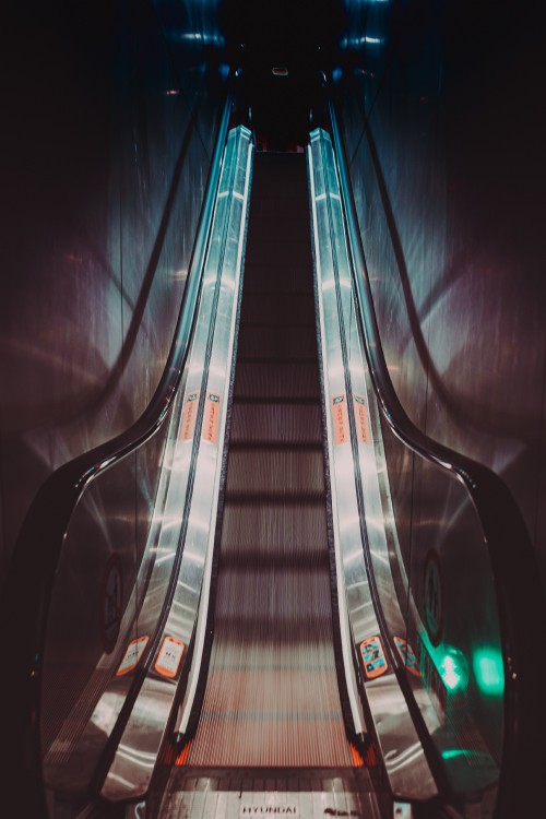 Image black and white tunnel with lights