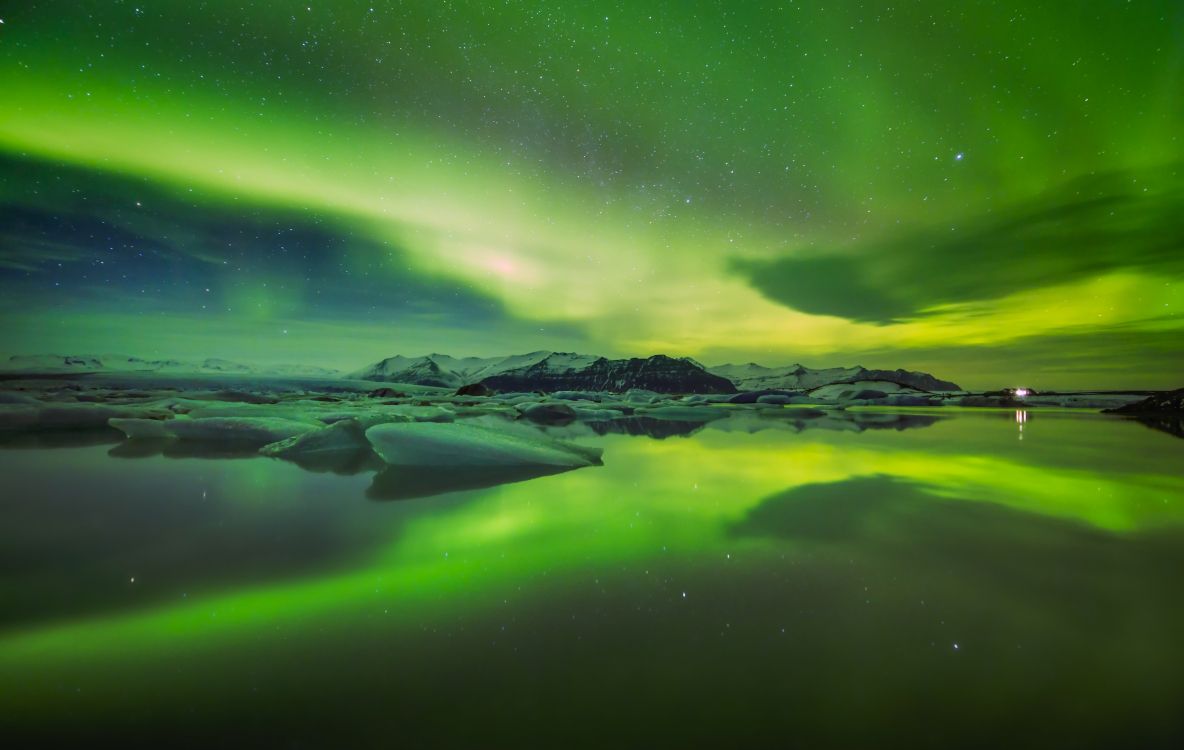 Aurora Boreal Verde y Negra. Wallpaper in 3000x1900 Resolution