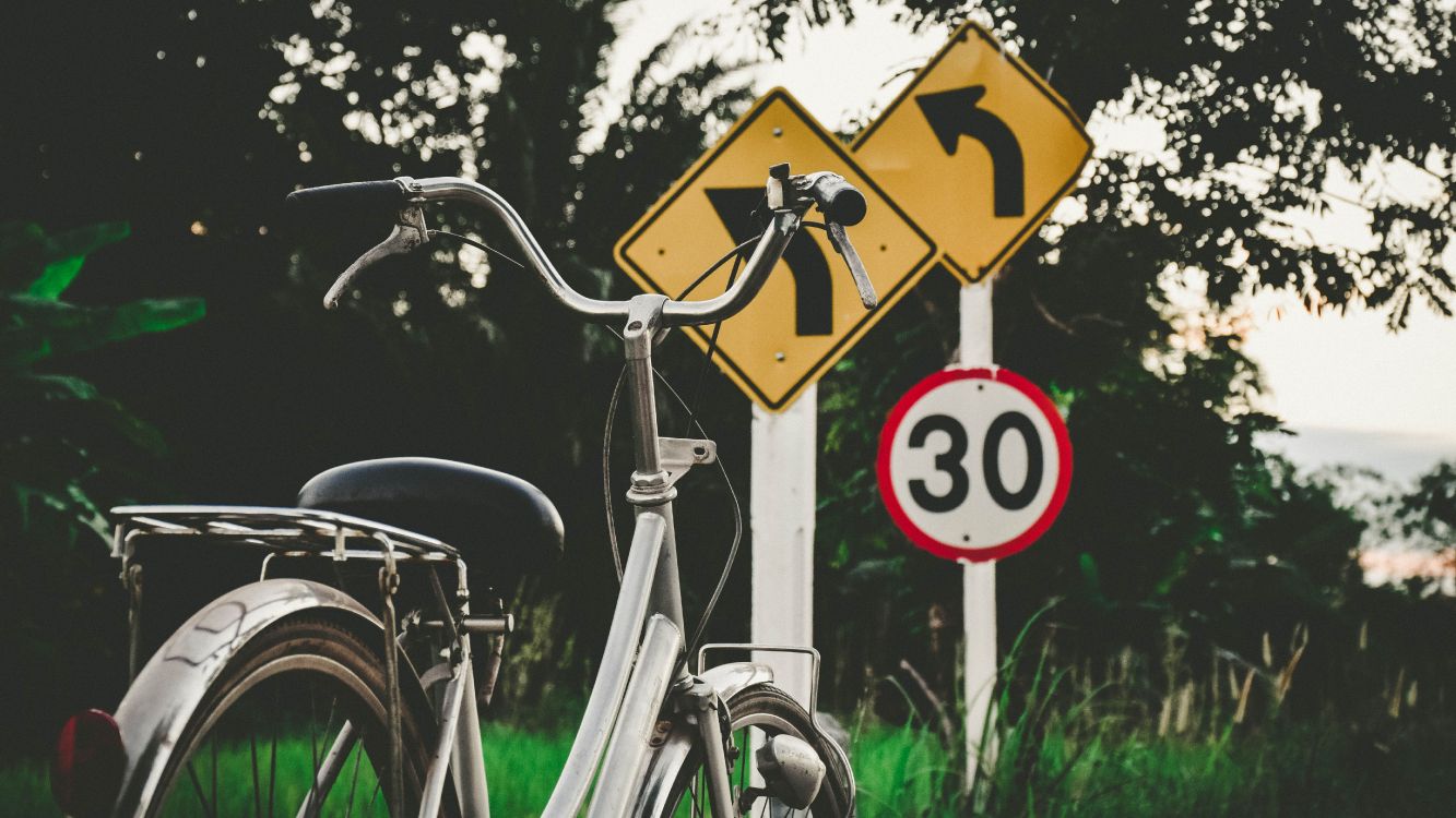 Panneau D'arrêt Blanc et Rouge. Wallpaper in 5120x2880 Resolution