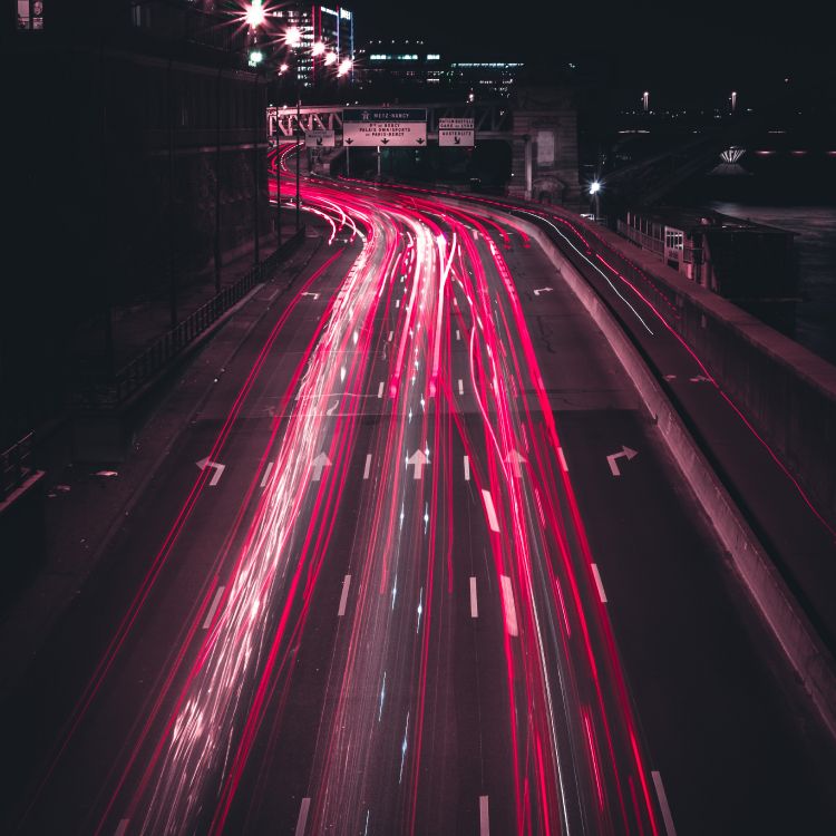 Zeitrafferaufnahmen Von Autos Auf Der Straße Während Der Nachtzeit. Wallpaper in 3883x3883 Resolution
