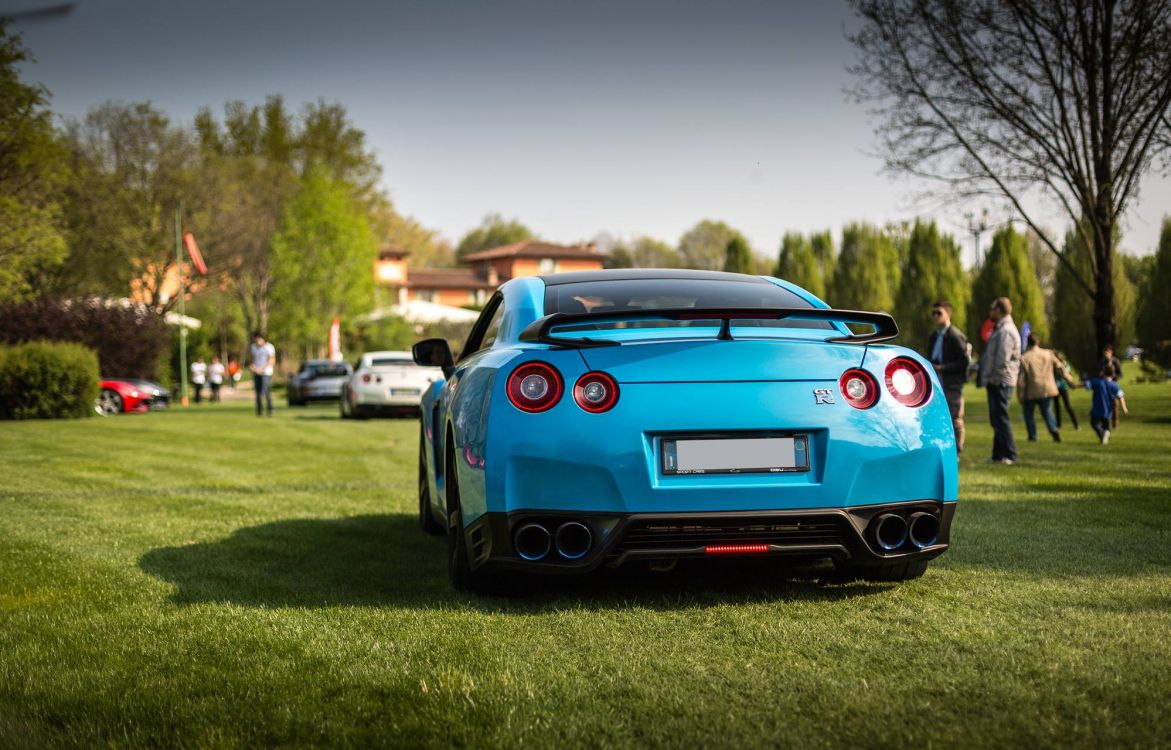Bmw m 3 Bleu Sur Terrain D'herbe Verte Pendant la Journée. Wallpaper in 2000x1280 Resolution