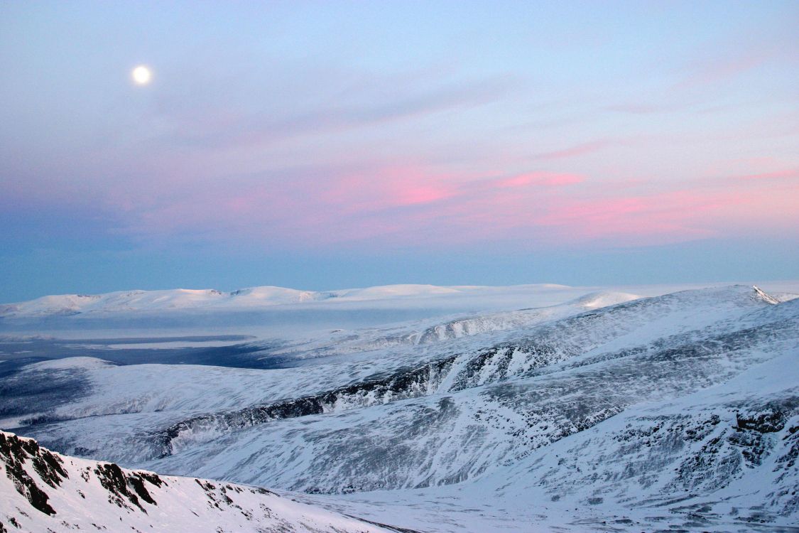 snow covered mountain under cloudy sky during daytime