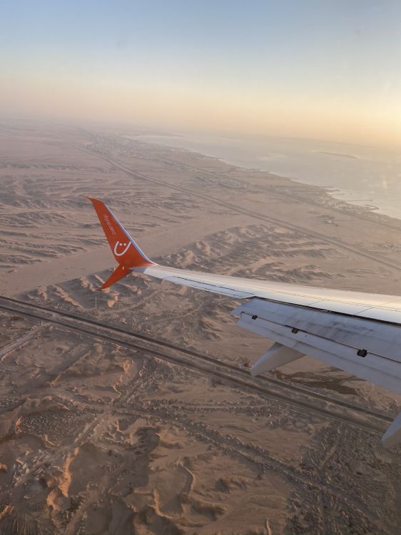 Verkehrsflugzeug, Atmosphäre, Flugreise, Fluggesellschaft, Flug. Wallpaper in 1536x2048 Resolution