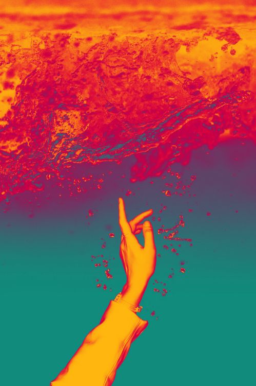 Personenhand Mit Blauem Und Rotem Hintergrund. Wallpaper in 2700x4054 Resolution