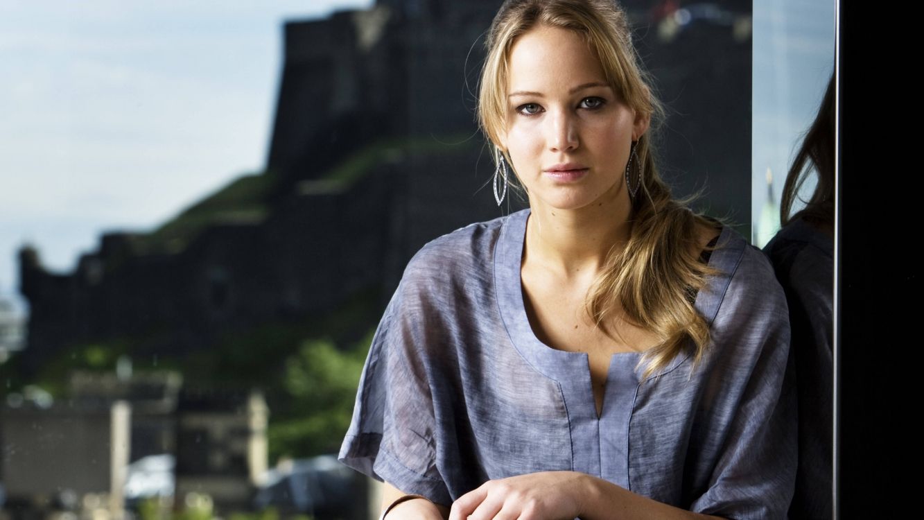 Jennifer Lawrence, Actor, Belleza, Rubia, el Pelo Largo. Wallpaper in 2560x1440 Resolution