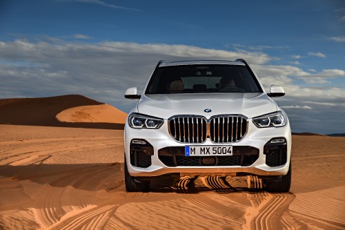 Image white bmw m 3 on desert