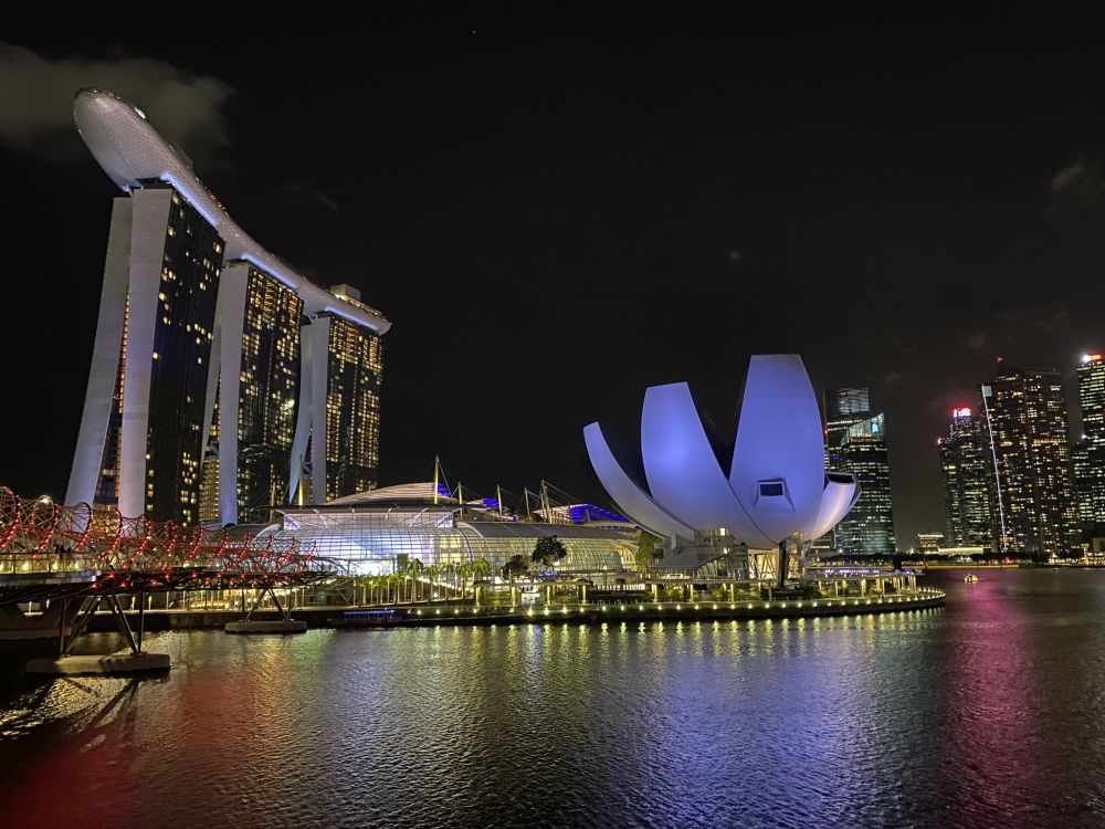 Singapur, Reflexion, ArtScience Museum, Wolkenkratzer, Wasser. Wallpaper in 2048x1536 Resolution