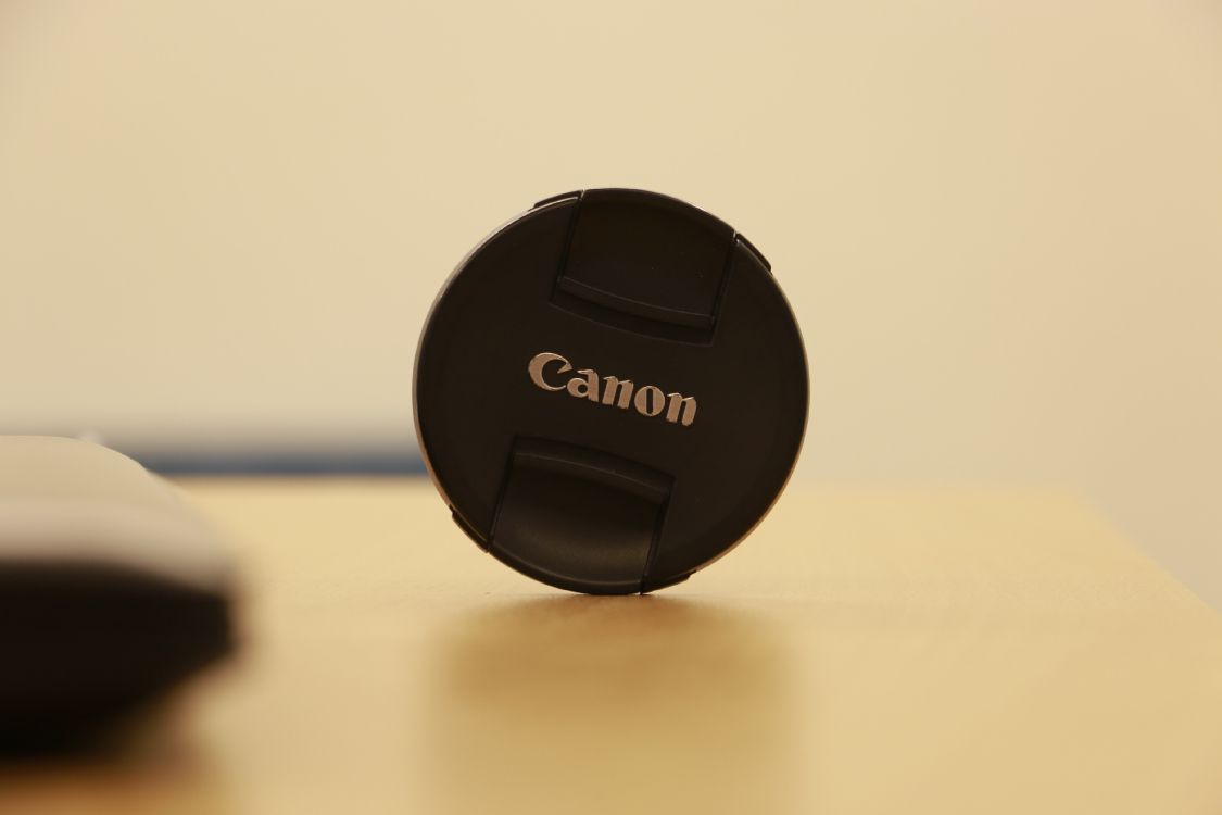 Black Nikon Camera Lens Cover. Wallpaper in 3648x2432 Resolution
