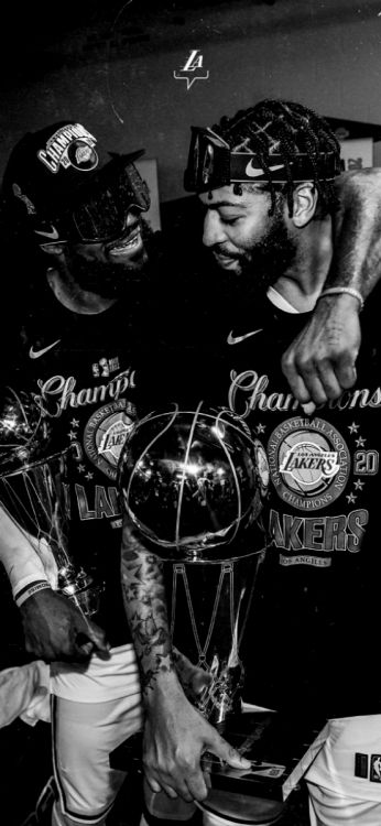 Lebron James et Anthony Davis, Los Angeles Lakers, Saison 201920 NBA, Miami Heat, White. Wallpaper in 554x1200 Resolution