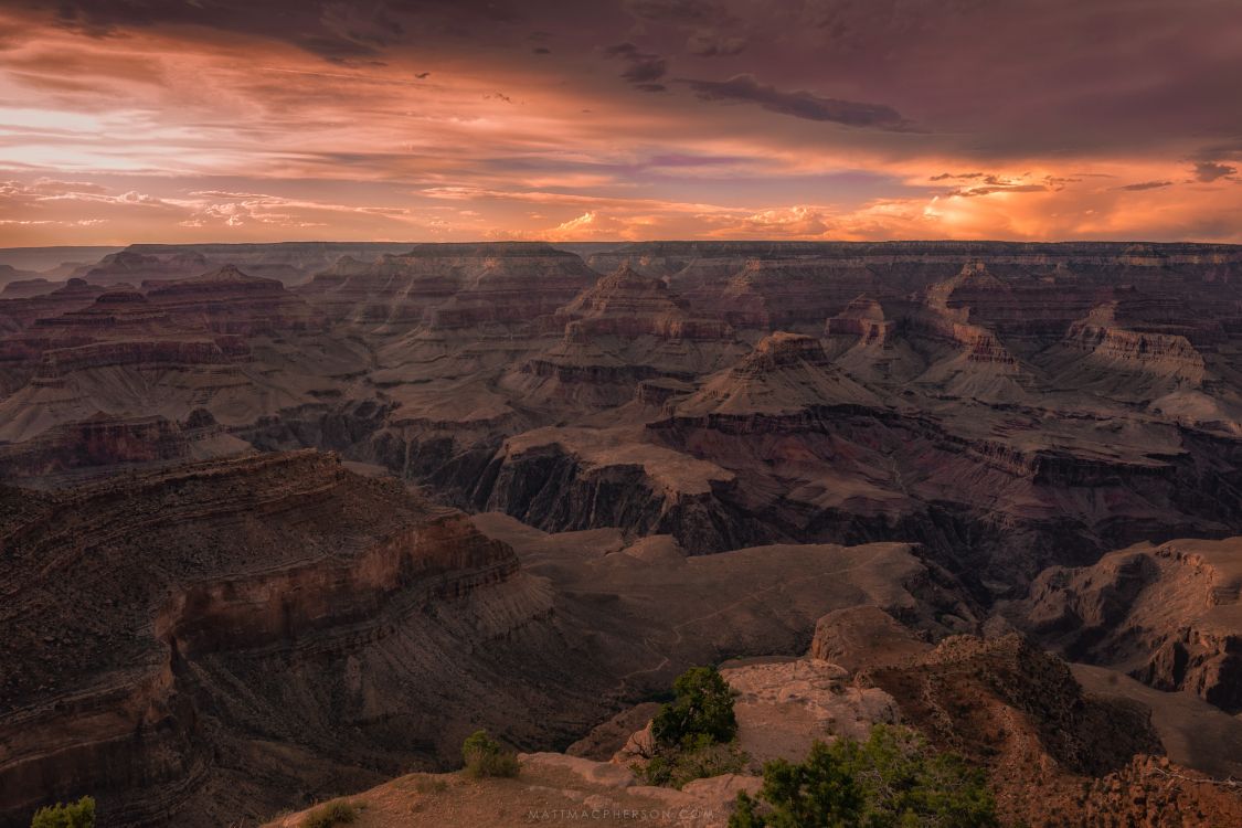 Montagne Rocheuse Brune Sous Ciel Nuageux Pendant la Journée. Wallpaper in 3000x2000 Resolution