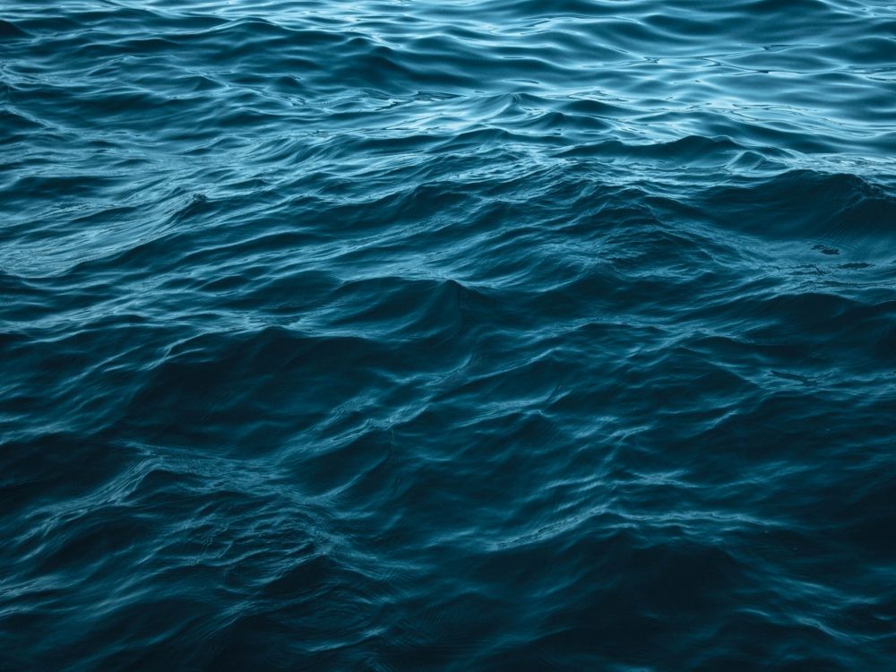 Plan D'eau Bleu Pendant la Journée. Wallpaper in 2048x1536 Resolution