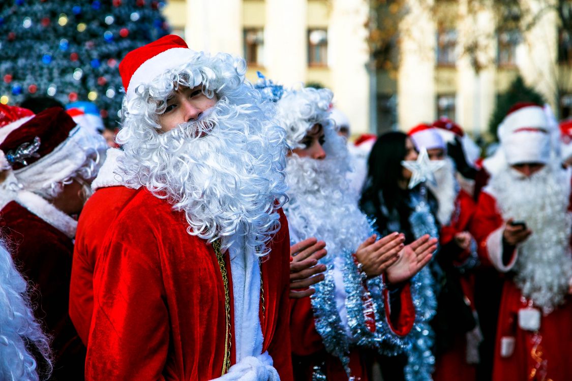 Santa Claus, Ded Moroz, Carnaval, Festival, El Día De Navidad. Wallpaper in 2736x1824 Resolution